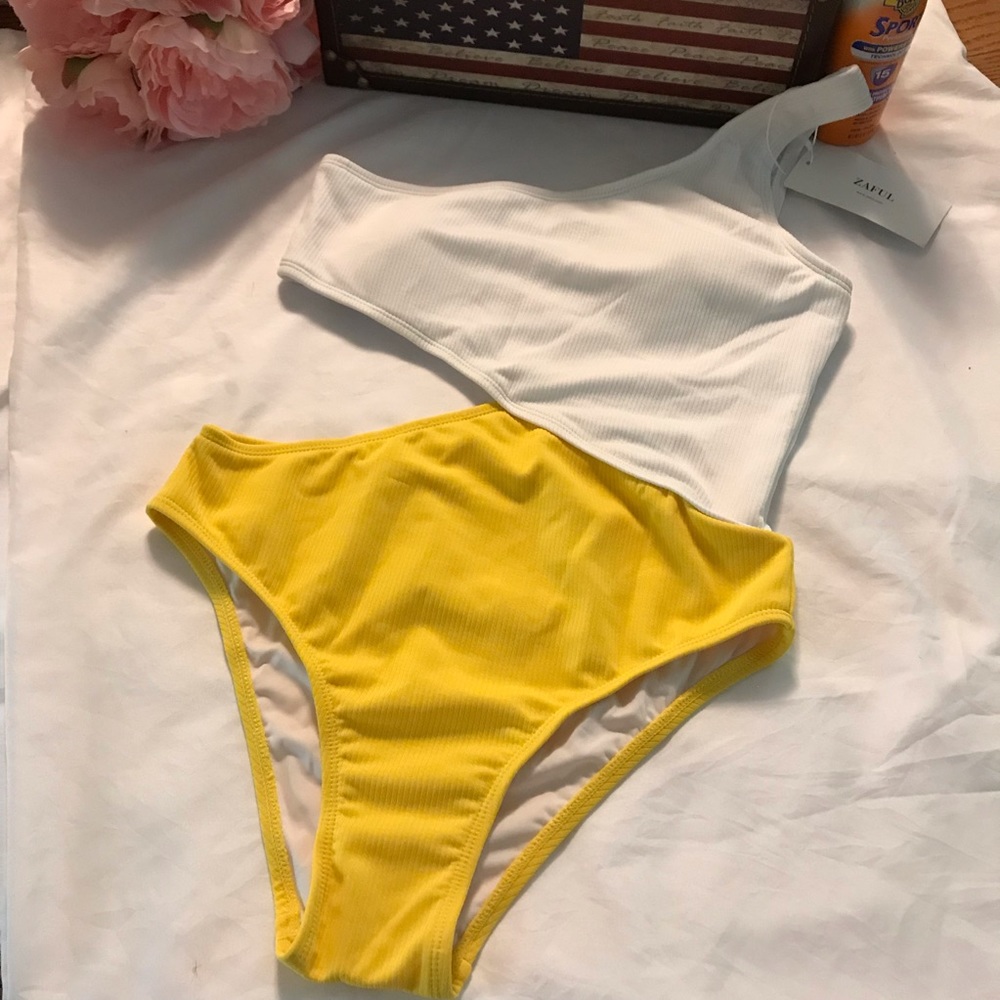 Zaful Cutout One Shoulder Swimsuit